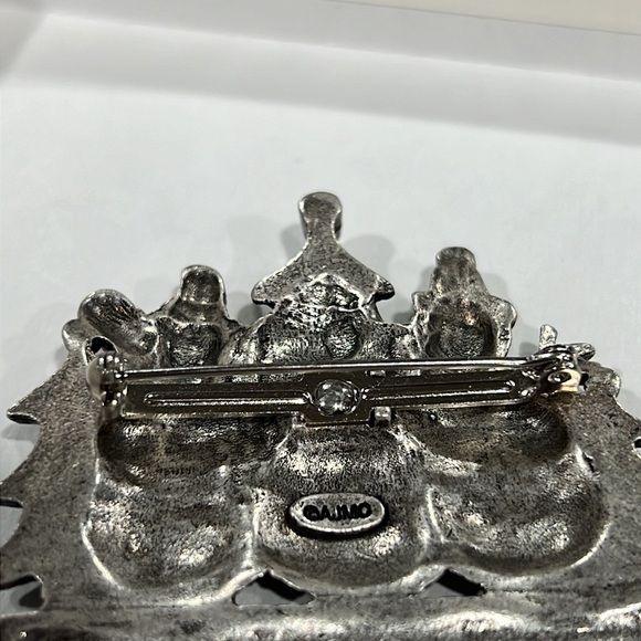 Vintage Ajmo Enamel Pewter Holiday Christmas Friends Brooch - Picture 5 of 6